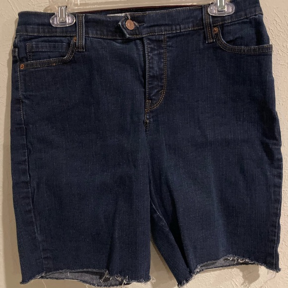 EUC Levi Cut-off Shorts Perfectly Slimming 548 Size 12 - Picture 4 of 9